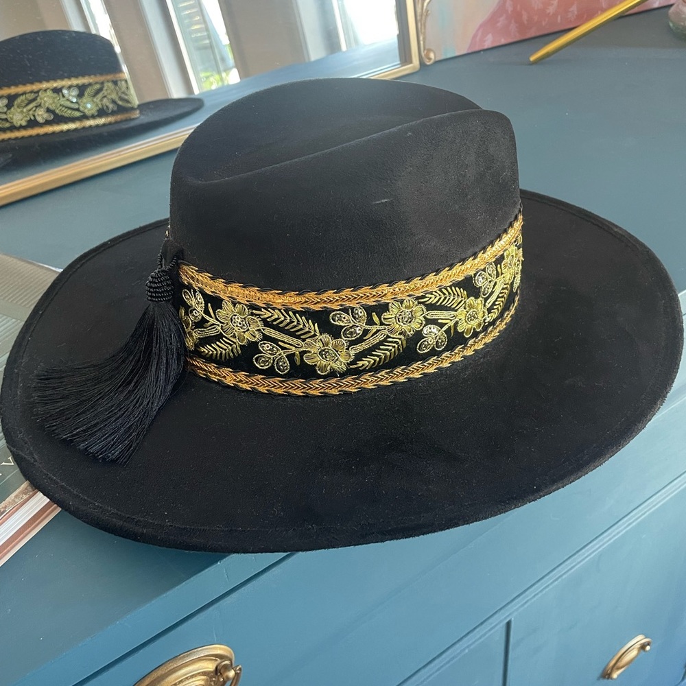 Hats N Roses black hat
